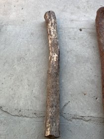 百年黄花梨老料，外表风化，花纹清晰，都是上等的原料，可扯珠子，可做雕件！