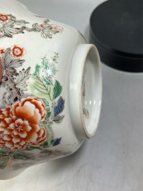 清中期浅绛彩花卉诗文大碗，全品无损，直径21cm，高9.5cm，釉面蛤蜊光随处可见，大开门精品，喜欢的来，顺丰保价到付。