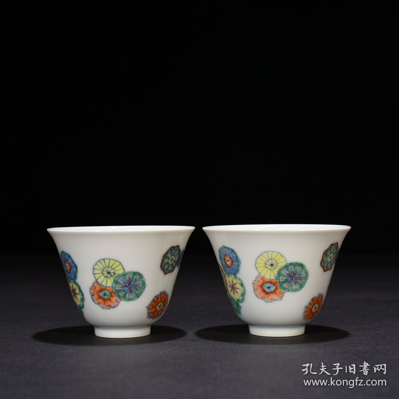 旧藏 清雍正斗彩皮球花纹杯 5*7.5厘米