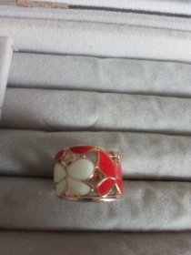 中国人喜欢红！全新，，当铺收到一个沙金戒指，，