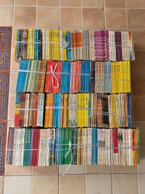 32开本武侠小说合售：大概75种193本.金庸，古龙，柳残阳，梁羽生，司马青云，欧阳云飞，萧逸，独孤红，上官云飞，司马翎等...老版八九十年代武侠小说合售大概共193本