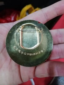 毛泽东诗词 在险峰 像章B
