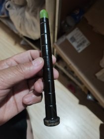 纺织纺纱文化专题收藏“晚清或民国洋商纺纱纱管”一只，管座为铜质，并且刻有英文或其它外文，长约15cm，少见的早期洋商洋行在中国的纺织纺纱业用品，介绍仅供参考，具体如图自鉴