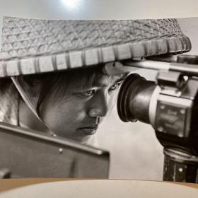 《中国摄影》旧藏80年代影像——广州 段新《瞄准手》，22*17公分H1031