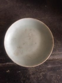 豆青釉碟一只