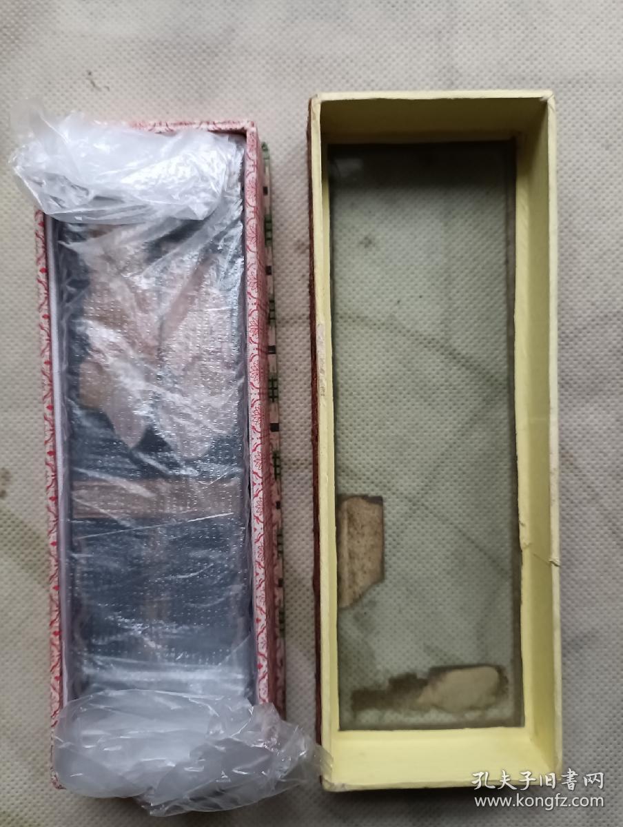 寒山拾得二圣 承文堂胡开文造 徽墨一支带盒