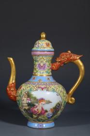 乾隆年制，黄地珐琅彩西番莲开窗西洋彩人物龙头描金壶，高：16.8cm，壶嘴到壶把手宽：14.6cm