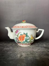 清代粉彩花卉茶壶