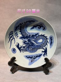 清前期过墙龙盘 青花发色正 画工精美 龙栩栩如生 惜残上面有裂都用铜锯钉锯好 一眼老 包老保真