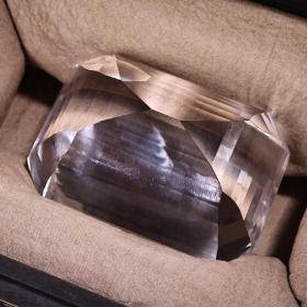 珍品旧藏收罕见清代极品切面钻石一颗 直径8X11厘米   钻石重1100克