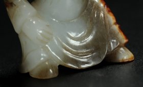 和田玉胡人把件重量:72克高6.3厘米、宽4厘米、厚3厘米