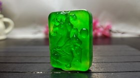 顶级龙石种帝王绿翡翠挂件，整料雕刻，水头超好，超级完美，38.8克