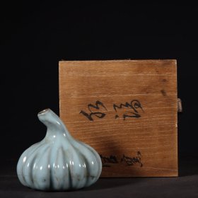 旧藏宋代官窑青釉“文款”蒜头水滴