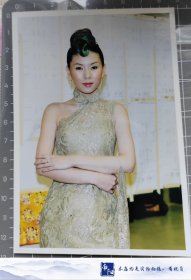 罗慧娟老照片1张，早期杂志社原版5寸老照片，实物拍摄有现货独一份，了可以直接下单。 抽屉5-1-056 外文名：Jacqueline Law 别名：娟妹 出生信息：1966年10月10日 逝世信息：2012年6月30日 代表作品 书剑恩仇录、新天仙配、盖世豪侠、人在边缘