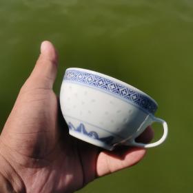 70年代中国景德镇青花玲珑瓷把杯咖啡杯全美品杯口直径9.5cm高5cm