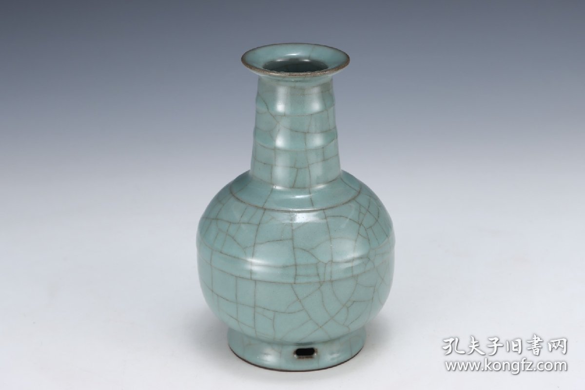 C293---旧藏宋官窑弦纹瓶