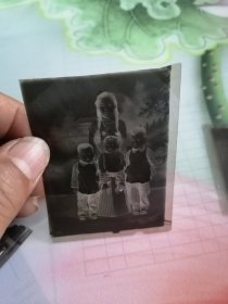 母子合影等底片2张