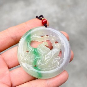 缅甸冰种老翡翠聪明伶俐吊坠，直径5.2cm，