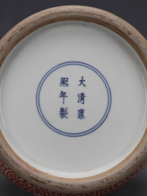 清矾红留白缠枝纹象耳瓶