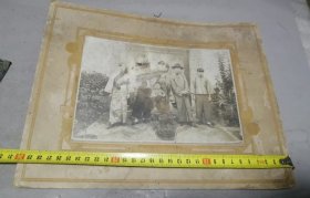 民国人物合影照片，卡纸长30厘米，宽17厘米