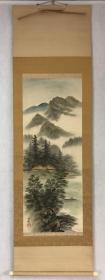 T87精品回流彩墨山水立軸，絹本綾裱树脂軸頭，畫芯40×103厘米，款印如图【行雅】品相如圖，老旧黄斑，精装绫裱手绘精品放心收藏！