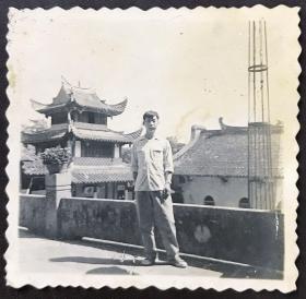 福州老照片，六十年代，福州鼓山涌泉寺钟楼留影