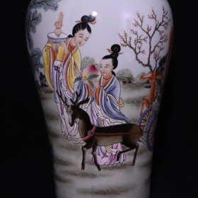 旧藏 清雍正珐琅彩人物故事纹梅瓶 高35×20.5厘米