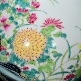 清雍正粉彩安居乐业纹蒜头瓶尺寸35*18.5厘米