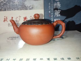 宜兴紫泥大红袍双色原矿莲子壶 研高工咸仲英陆巧英夫妇合作手制 300cc左右