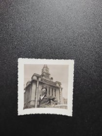 老照片 上海海关大楼，楼上标语毛泽东思想万岁，团结起来，为建设社会主义现代化而…照片（6.5X6.5）
