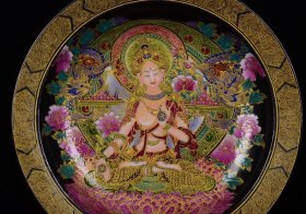 清雍正乌金釉珐琅彩描金唐卡人物盘子；3.8x43.3厘米