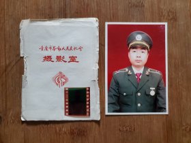 ●怀旧老照片（含底片）《重庆市劳动模范/重庆市公安局交警支队十中队分队长-雷厉风》【八十年代13X9公分】！