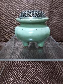 元代龙泉窑，粉青釉小香炉一个，口径约9厘米，小号带银盖，日本回流元代龙泉。