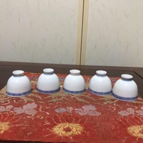 H-0716日本茶道具 老瓷器 全手工胎绘 薄胎 口沿回字纹青花白瓷杯 5客 容量50毫升（顺丰到付不退换）