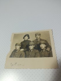 63年军人合影，A209