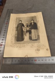 民国 章大照相馆 两旗袍美女照片 外沿尺寸 20X14.5CM 内沿影像尺寸 13X9CM