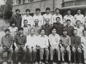 1982年北京内燃机总厂内燃机学院教师合影留念