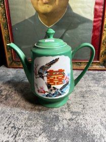 80年代，绿釉喜上眉梢嫁妆壶一把，磕