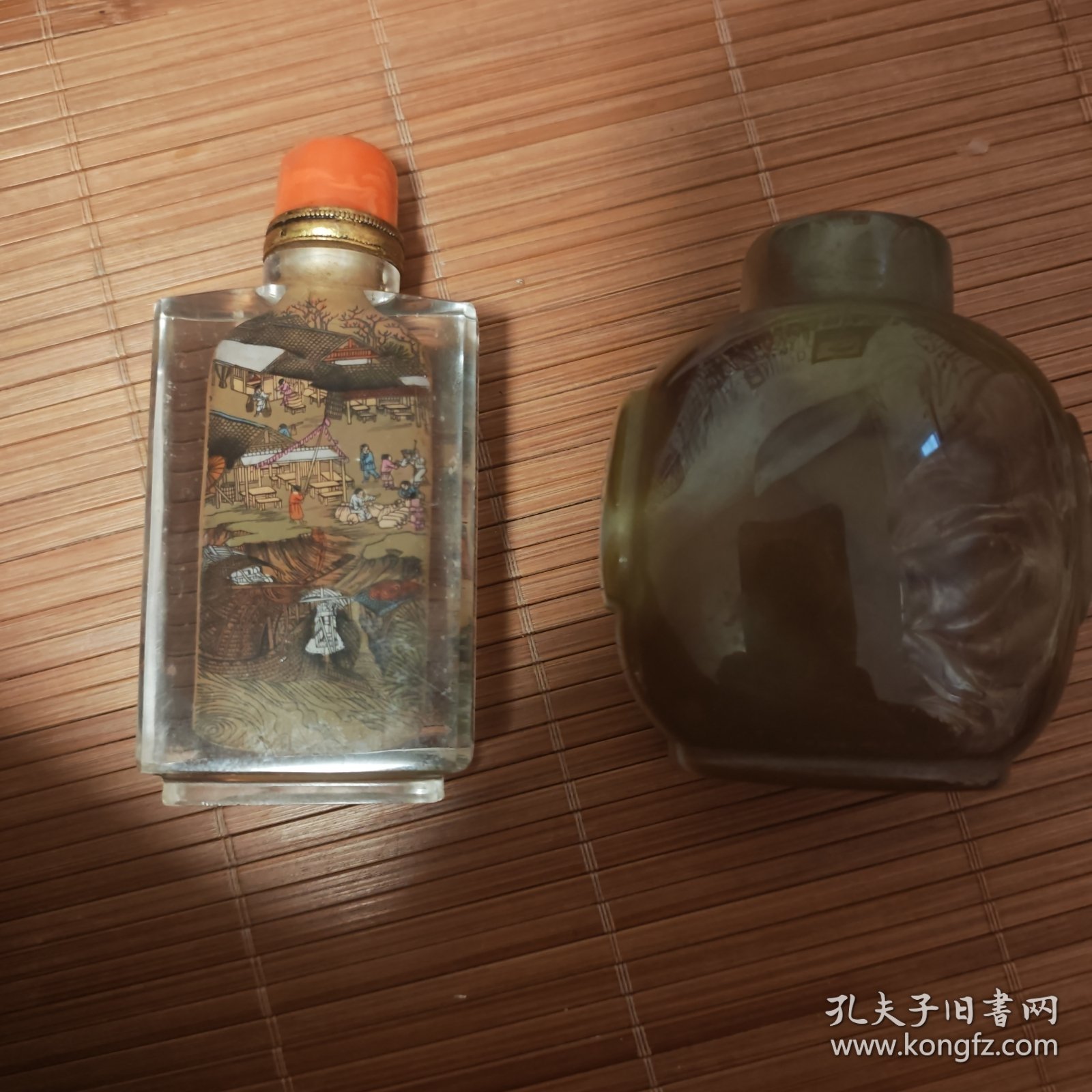 两个鼻烟壶合售放漏出一个大玛瑙一个内画瓶