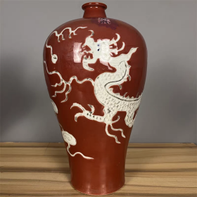元霁红釉龙纹梅瓶