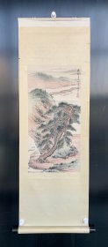 邵恒秋(1916一2006)：已故著名革命家、国画家、漫画家、木刻家。曾参与组织了成立了北京中山书画社，并担任社长，是北京现当代书画艺术史的重要领袖人物和代表人物。1916年生于河北定县，毕业于北平美术专科学校，1936年参加抗日，曾任民国政府军事要职。解放后任南京市人民政府委员，江苏省政协常委兼秘书长，民革第三、四届中央后补委员，1956年后任第五、六届中央常委，民革中央宣传部副部长、组织部部长