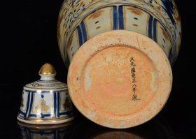 元青花描金人物鬼谷子下山故事纹梅瓶；49x24厘米