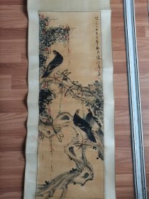 房少臣1953年精品花鸟画一幅4平尺，保真。房少臣（1885~1969）原名德，号双湖，民国时期常州著名画家。江苏兴化中堡村人，后定居常州，以卖画为生。与齐白石，吴昌硕，何维朴素有交往，研讨画艺。解放初期为常州市美协会员。其名见《中国美术家大字典》 。 笔风随意老辣，擅长花鸟。