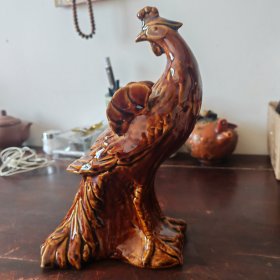 酱釉孔雀摆件