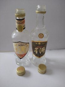 一对50毫升董酒瓶