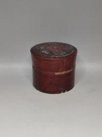 清代大漆木盒。直径7cm 高5.8cm。