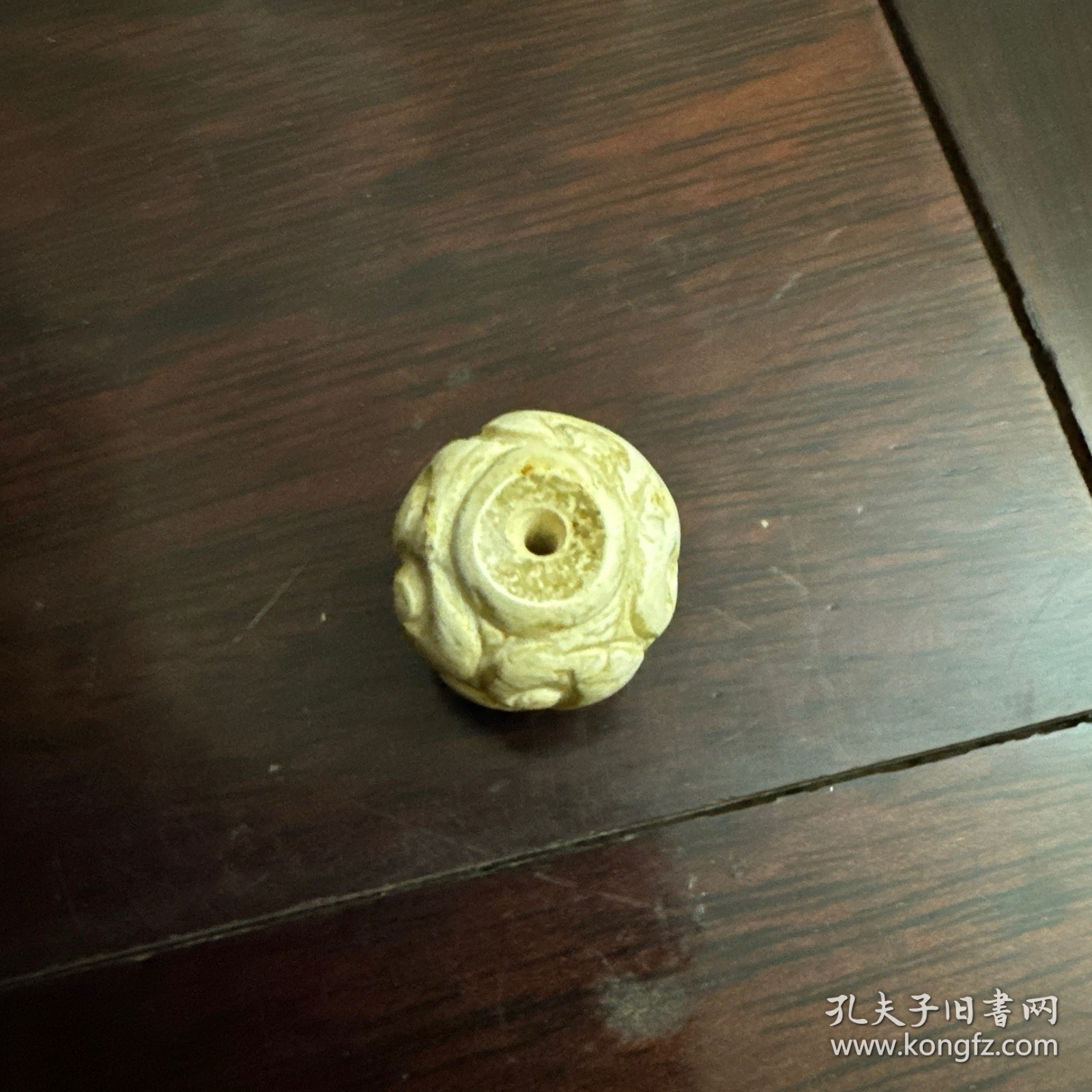 鸡骨白玉战国老珠子雷云纹