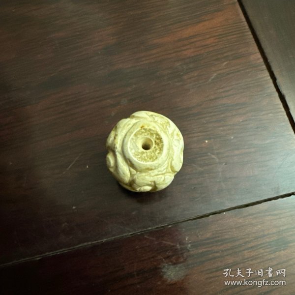 鸡骨白玉战国老珠子雷云纹