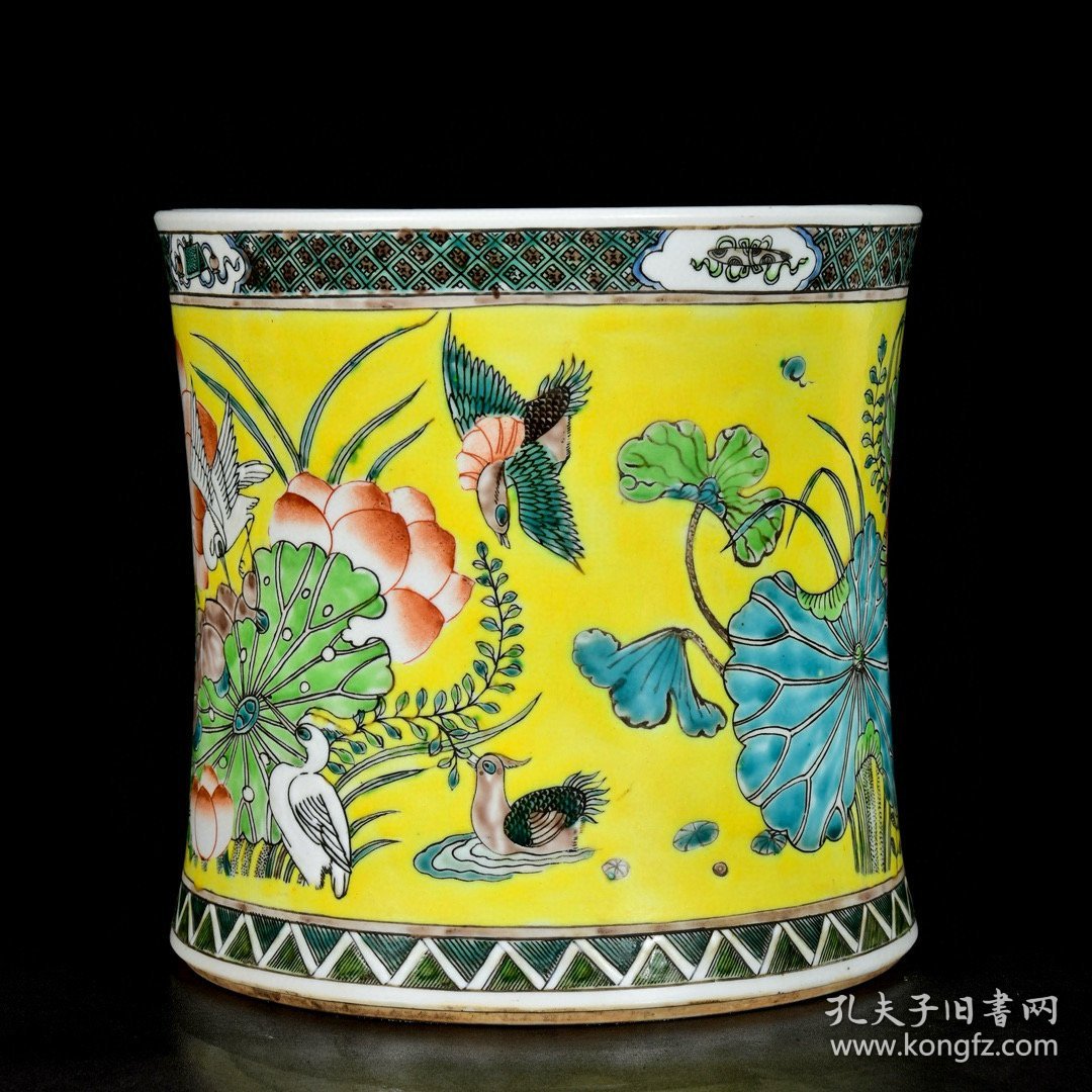清光绪粉彩花鸟荷花仙鹤纹笔筒；19.5x19.6厘米