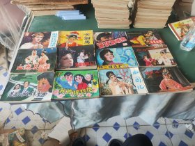 戏剧连环画（马克白斯，深夜静悄悄，女驸马，做纸花的姑娘，血溅美人图，无辜的罪人，杨三姐告状，胭脂，西施泪，西园记，我肯嫁给他，在美的旋律后面）共12本。